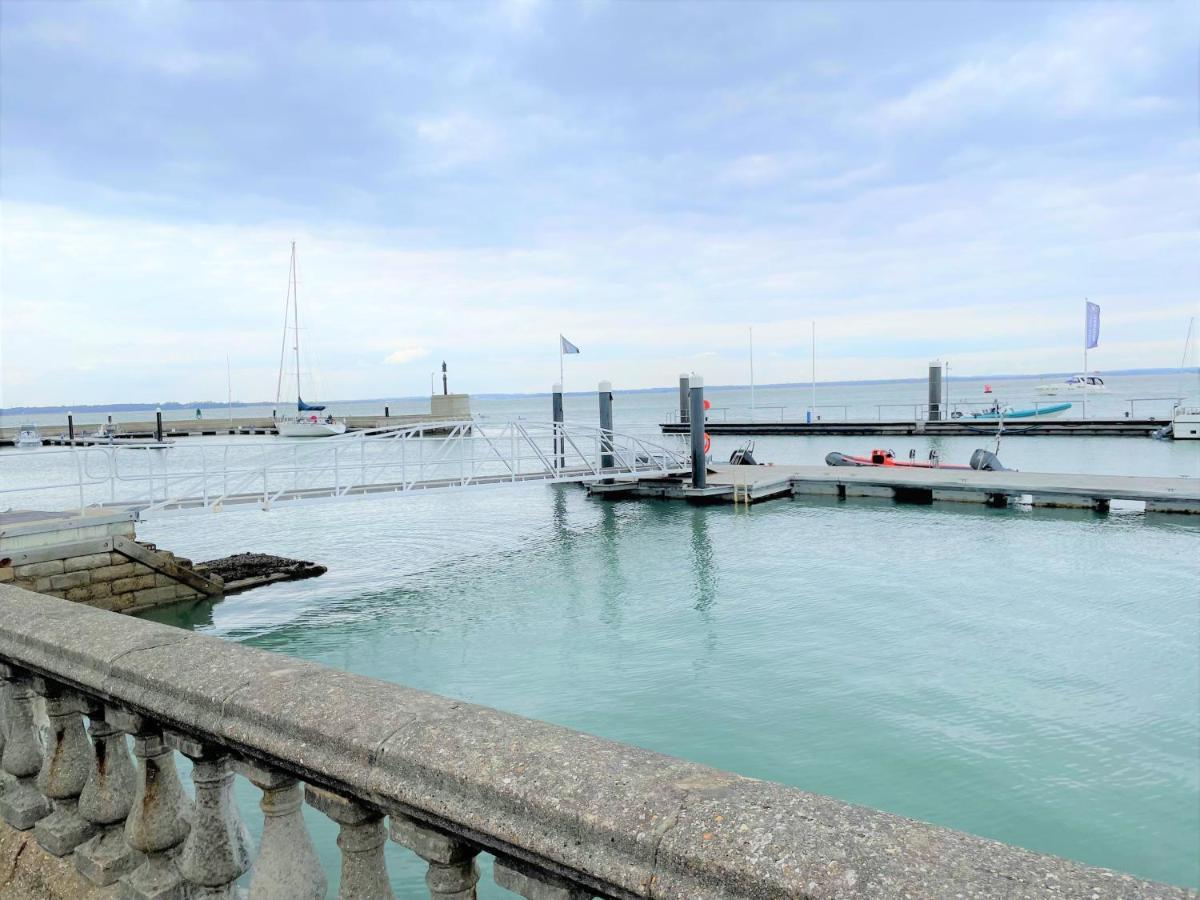 Cliffhanger 18 Castle Road Cowes  Exteriör bild